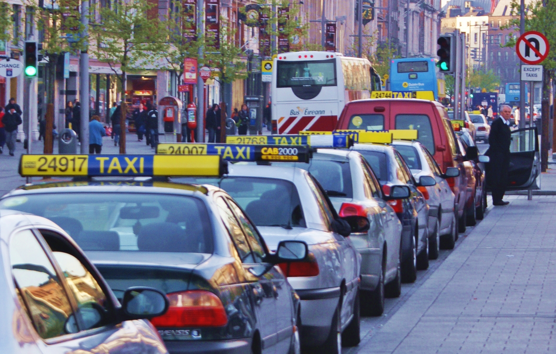 CLOSE RANKS A busy taxi rank in 2009 Dublin, where taxi numbers have also since tumbled. Pic: Jaqian/cc-by-sa/2.0
