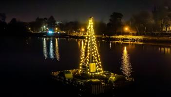 Floating Christmas tree returns to Popular Mayo lake