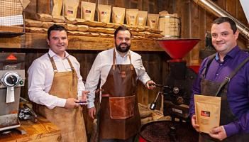 Coffee place in Mayo town to serve free coffee, sandwiches, soup, and blankets