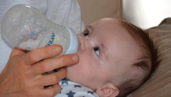 'Do not feed' - Toxin warning to Irish parents as popular baby formula is recalled