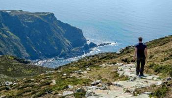 Stunning Mayo cliffs explored in new TG4 series Aillte