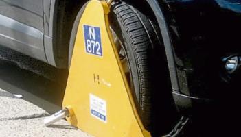 A clamper was allegedly assaulted after clamping a car in Castlebar carpark