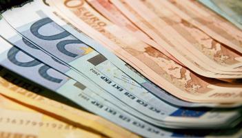 POLL: Do you spend more or less money this Christmas?