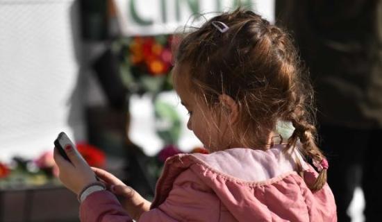 Majority of Achill primary school families now signed up to Smartphone Free Childhood initiative