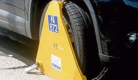 A clamper was allegedly assaulted after clamping a car in Castlebar carpark