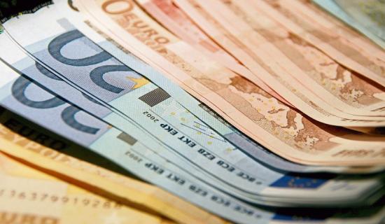 POLL: Do you spend more or less money this Christmas?