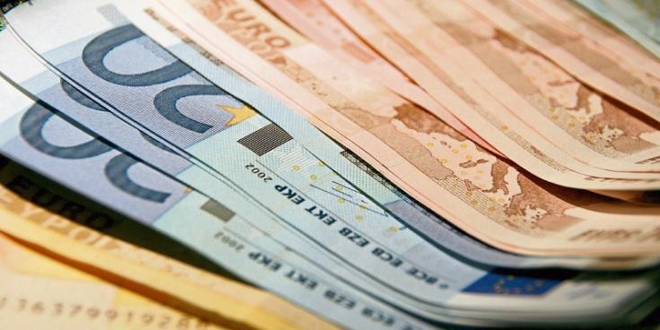 POLL: Do you spend more or less money this Christmas?