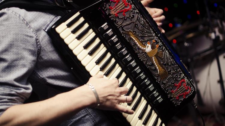 Residents in Mayo nursing unit enjoy entertaining celebration