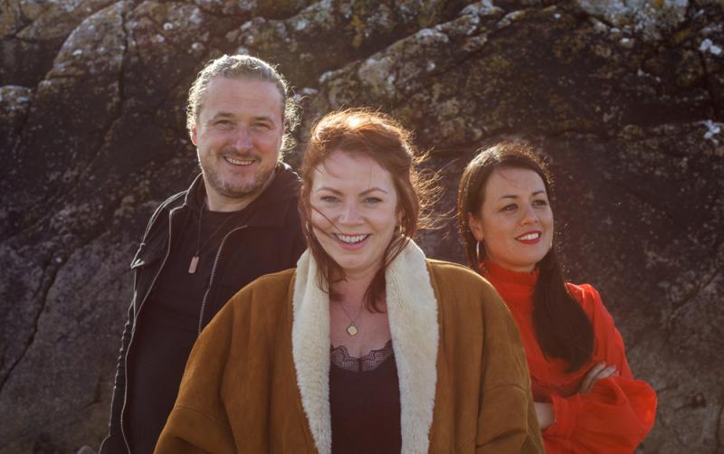 ENTERTAINMENT:  Whileaways in Westport this weekend