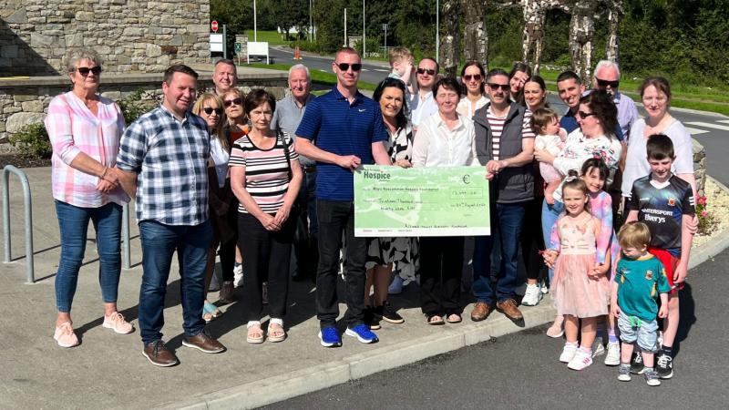 Family of the late Niamh Kelly make presentation to Mayo Roscommon Hospice Foundation 