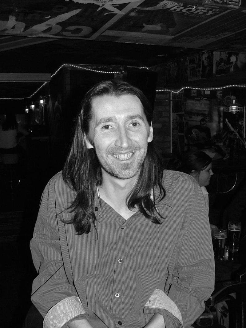 'I can't believe it' - Tributes flood in after death of 'absolute legend' of Irish radio