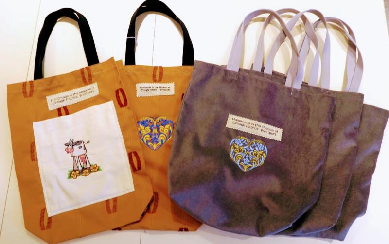 A Westport woman is turning bags into books for Ukrainian refugees