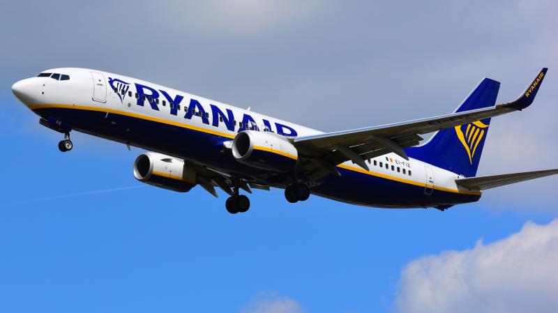 Ryanair flight makes quick return to Dublin Airport following 'loud bang'