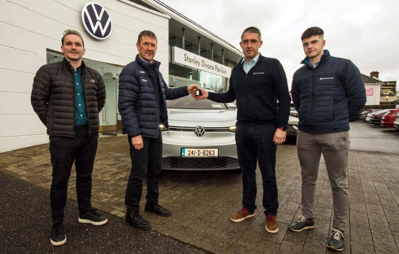 Mayo man presents Kerry manager Jack O'Connor with sponsored Dublin registered car
