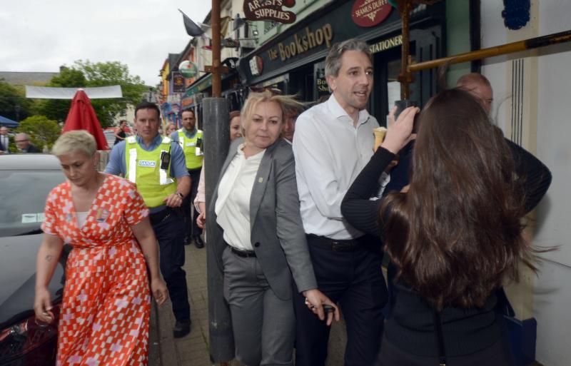 Politicians condemn behaviour shown towards Taoiseach Simon Harris during Mayo visit