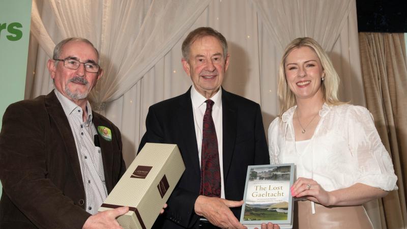 Senator Lisa Chambers welcomes &Eacute;amon &Oacute;'Cu&iacute;v for his final official engagement at campaign launch