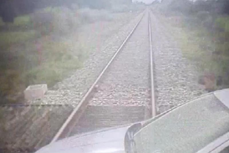 Investigation into Mayo level crossing collision found car driver was following Sat Nav directions