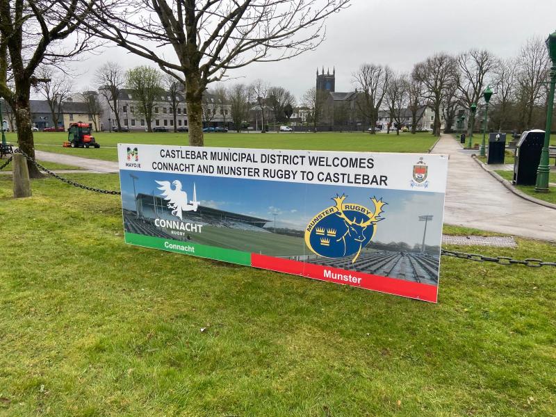 Castlebar councillors have criticised the removal of a rugby sign at the Mall