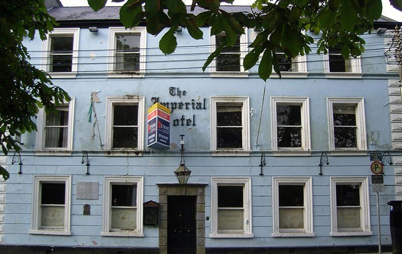 Councillors at odds over future of historic Mayo hotel