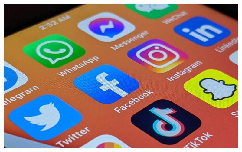 POLL: Should we be considering a ban on social media for Irish teens?