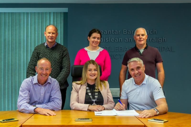 Contract signed for new Dog Park attraction in Mayo town