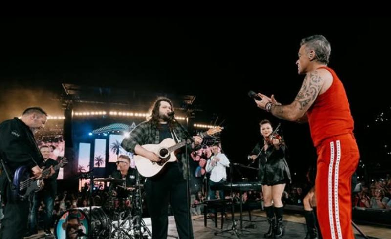 Mayo TikTok star Garron Noone overcomes on stage glitch during Robbie Williams' performance
