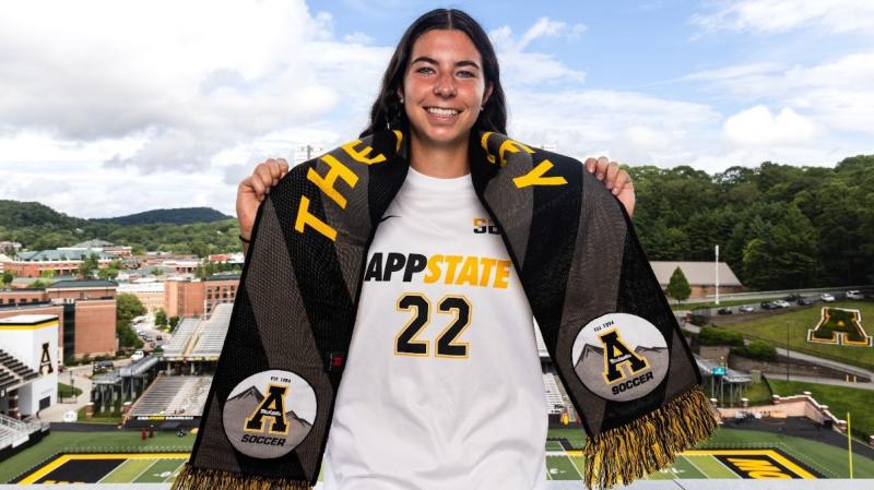 Soccer star with strong Mayo connections signs for top American college