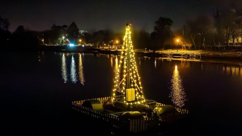 Floating Christmas tree returns to Popular Mayo lake
