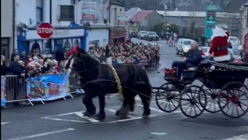 WATCH: Santa and Mrs Clause come to North Mayo town 
