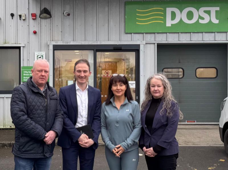 Minister Alan Dillon meets Ballyhaunis postal workers
