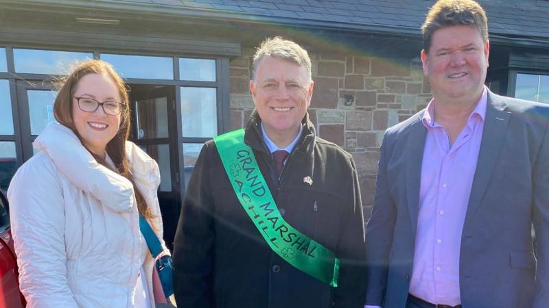 PICTURES:  Canadian ambassador to Ireland takes part in Mayo island Easter parade 