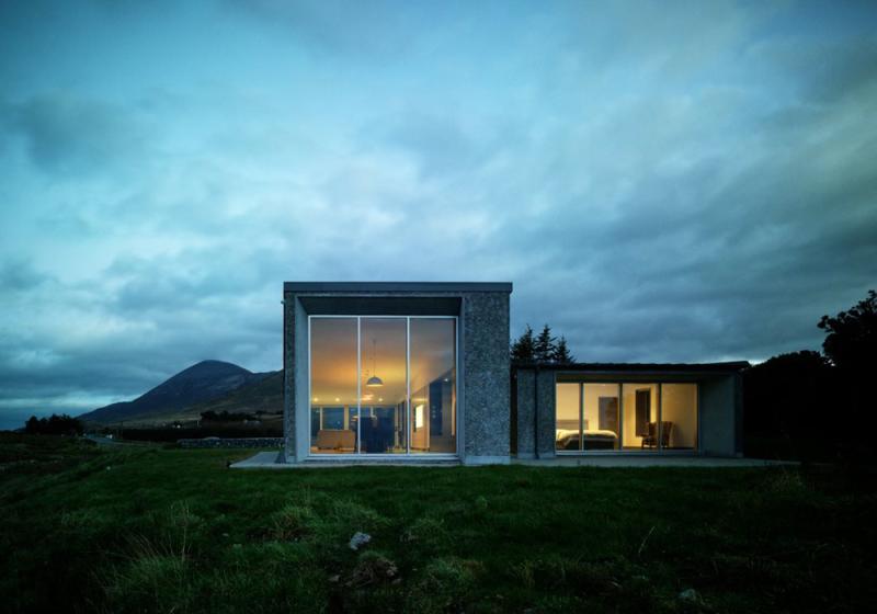 Innovative house on edge of the bay in architectural awards