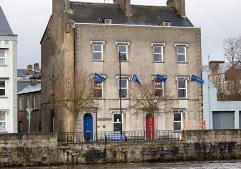 Council resists ‘rush’ to buy Robinson house