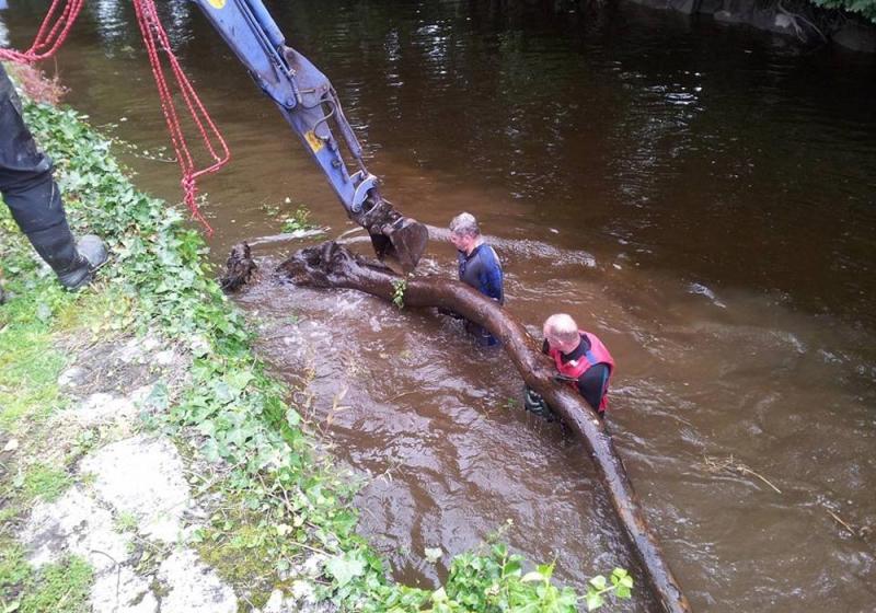 ’Robe rows in to clean river