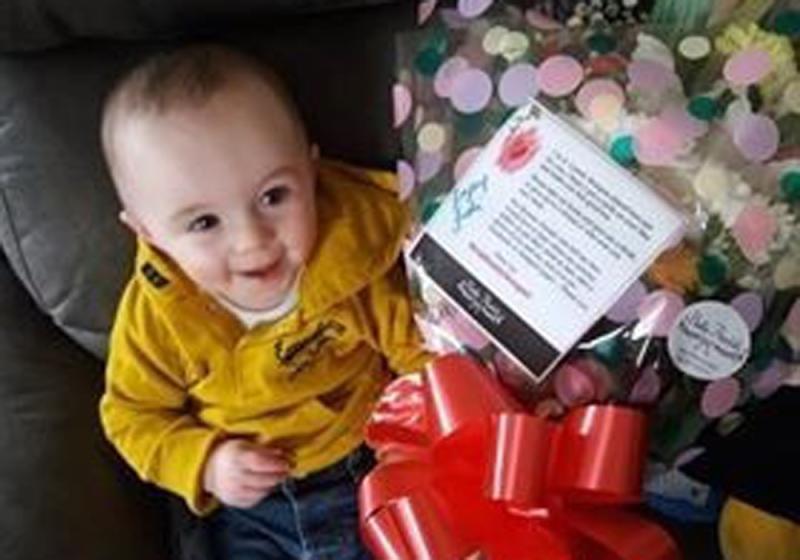 Festive florist surprises Balla locals with hidden bouquets