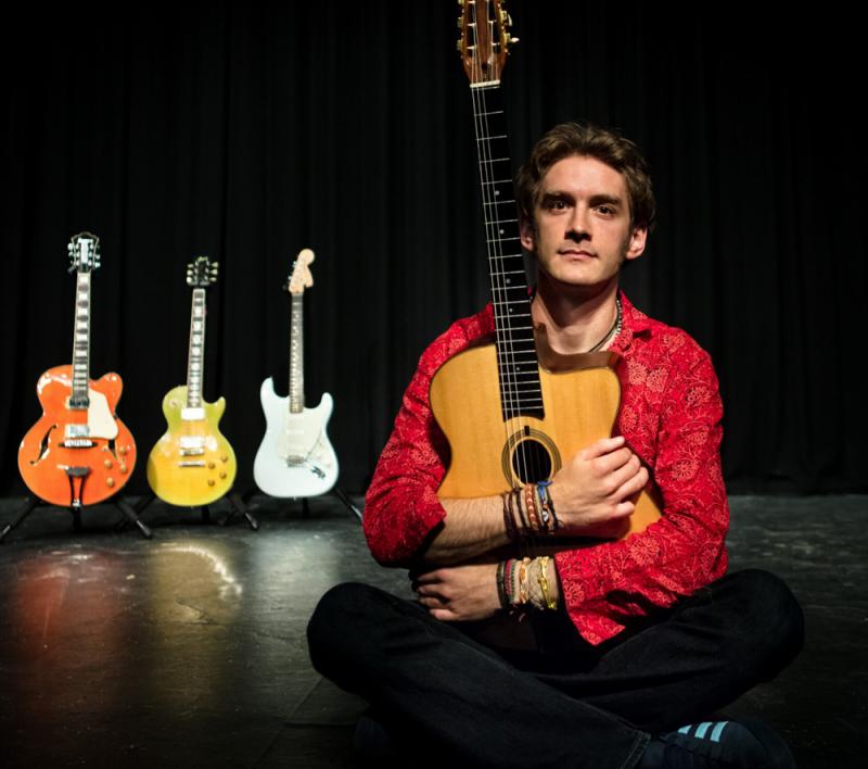 Ace guitarist Harris headed for Linenhall