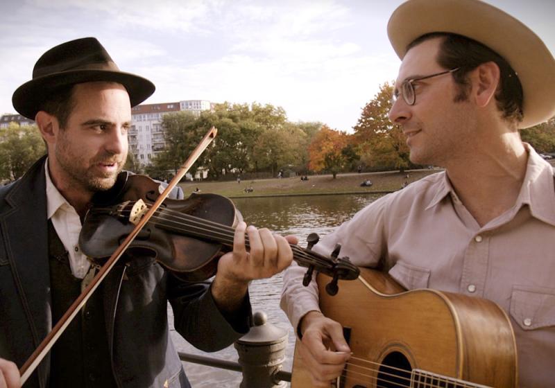 Banjos at the ready in Balla