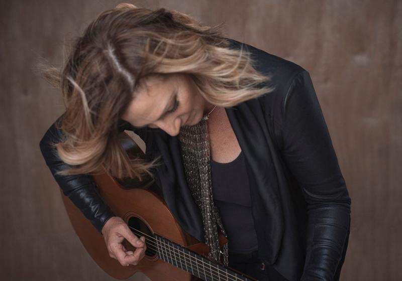 Celebrated folksinger stops off in Mayo