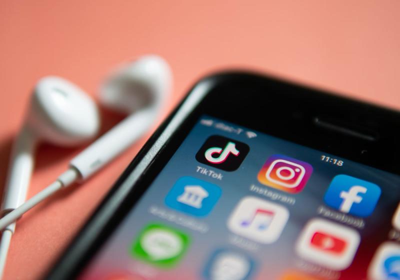 Social smarts – how to live with social media 