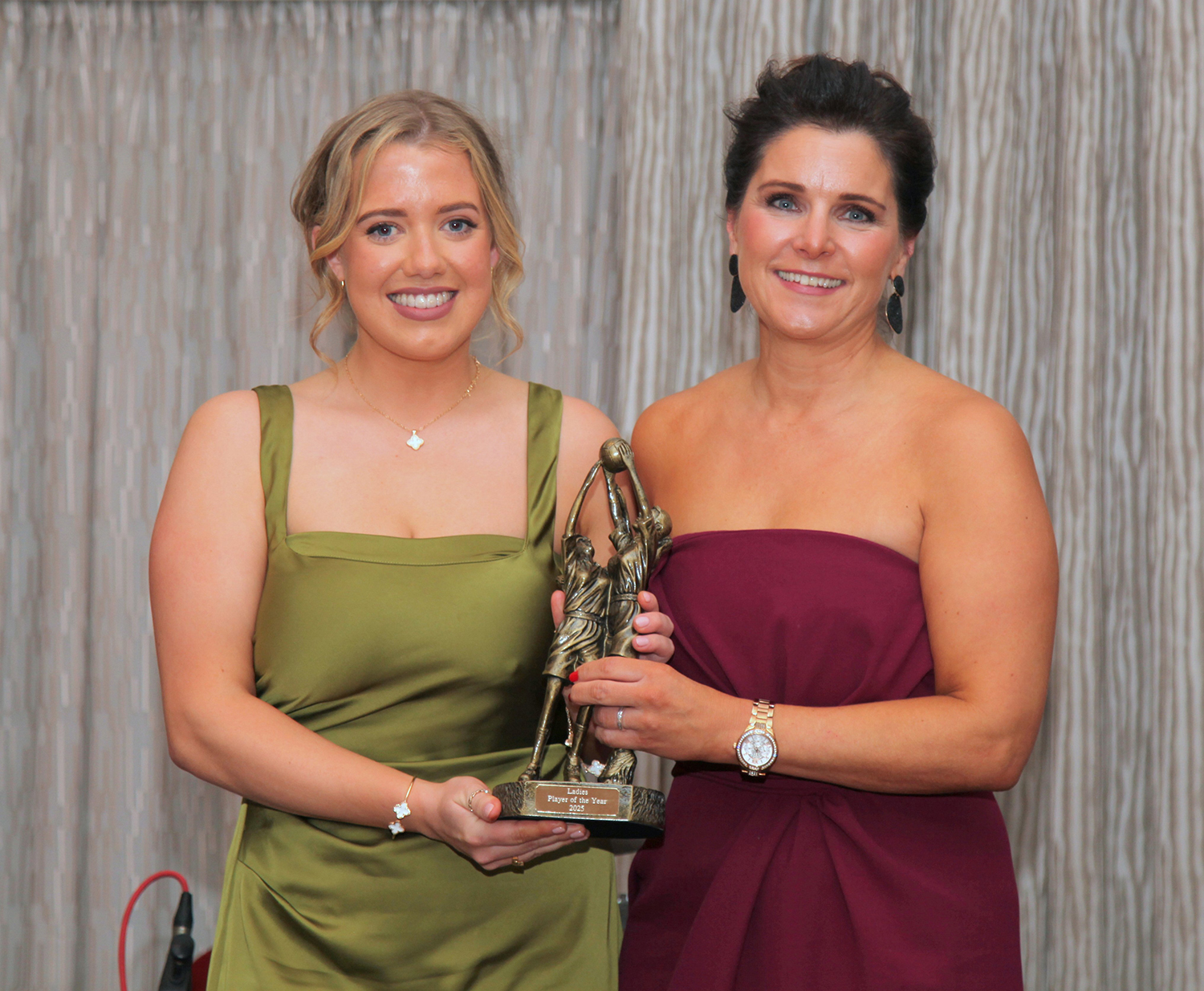 Junior Ladies Player of the Year 2025 Aoife Donnelly, receiving the award from Sinéad Stagg, Mayo LGFA Chairperson.